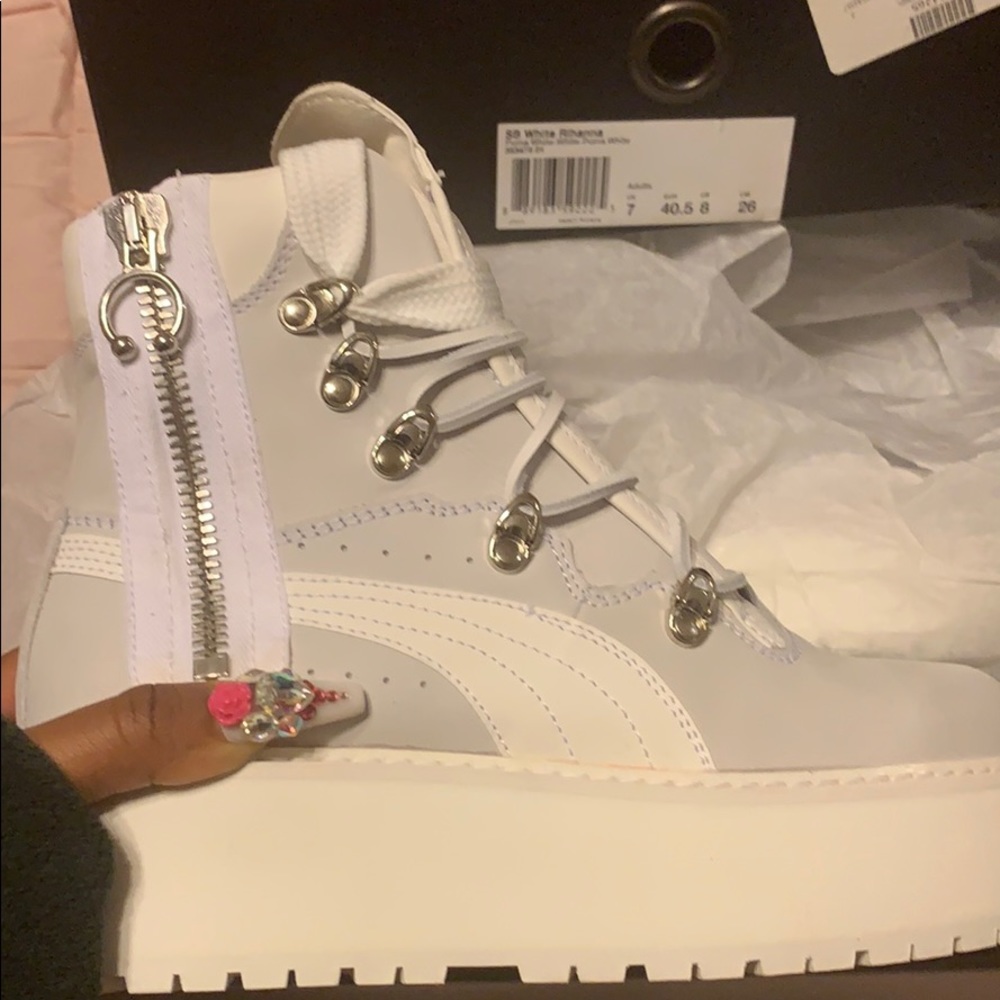 PUMA SHOES- RIhanna FENTY size 7 is like a 9.5
